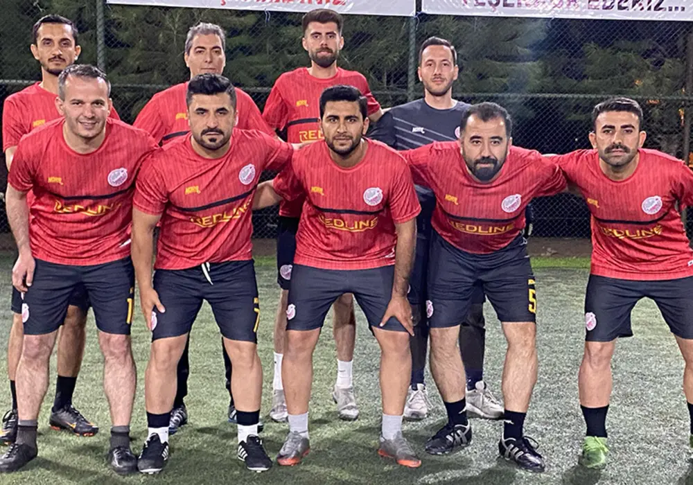 Kırmızı takım formaları gerçek üretim örneği